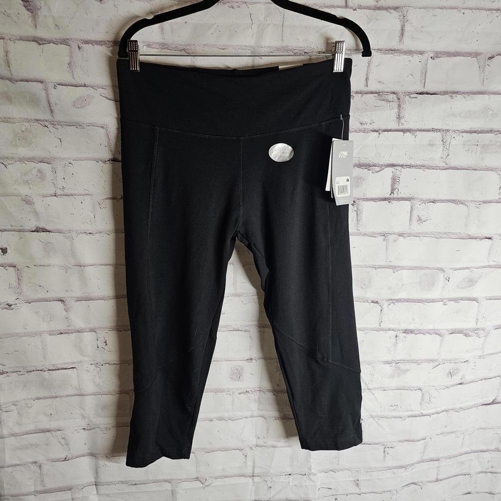 NWT Marika Ultimate Slimming Capri Workout Pakts